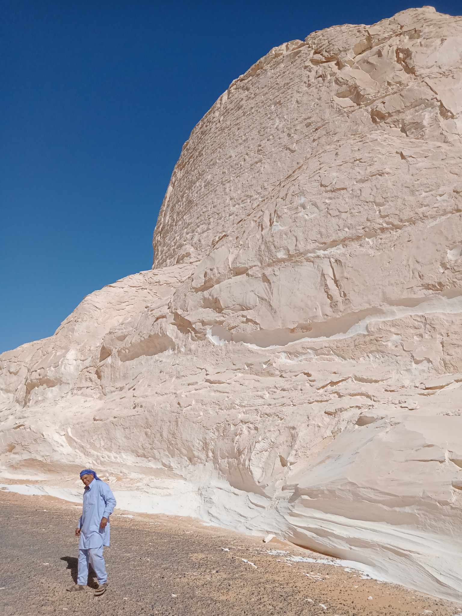 Dormir dans le désert blanc en Égypte : une expérience hors du temps