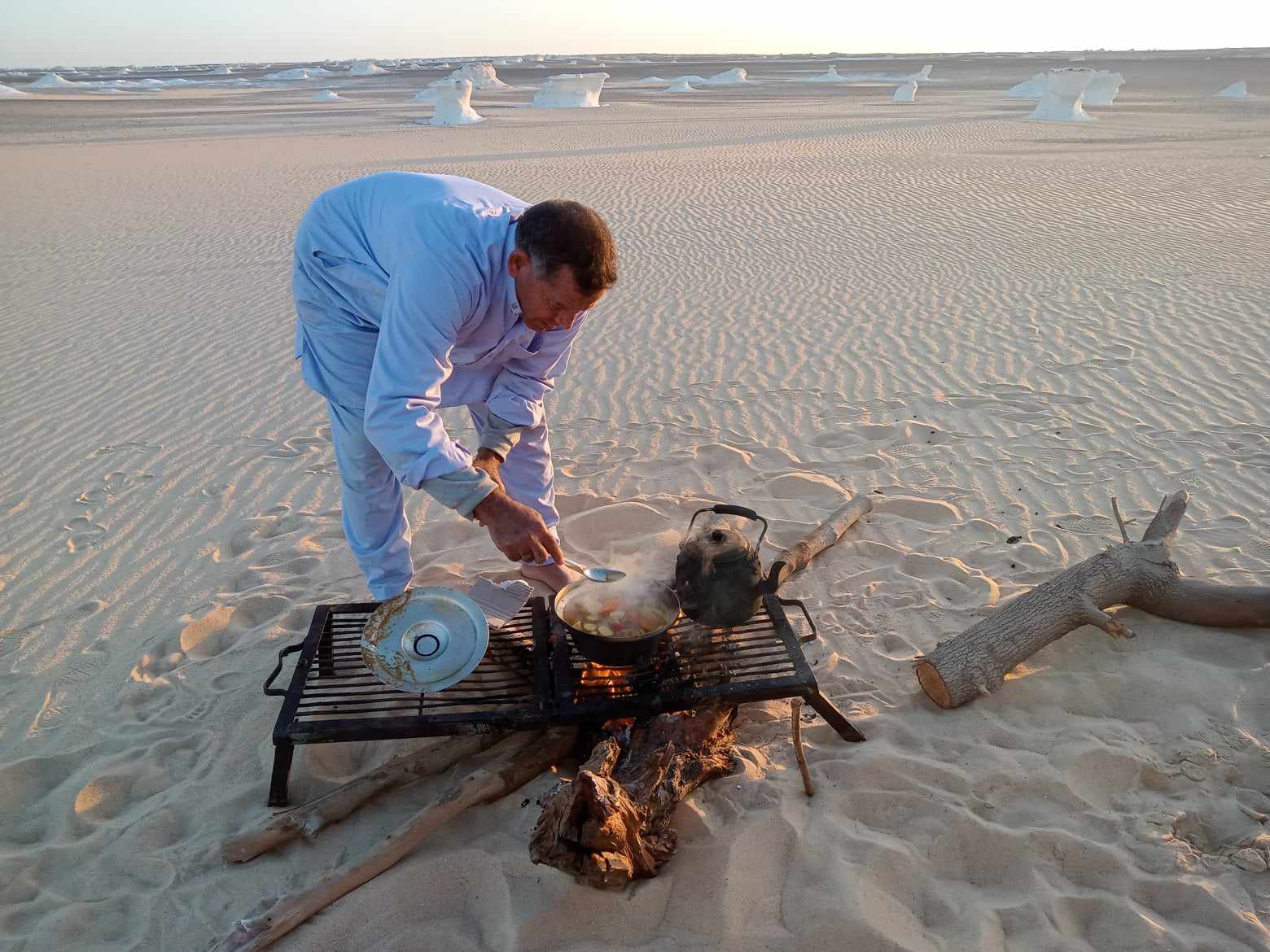 Cuisine au feu dans le désert blanc, Égypte, Escapades Sérénité