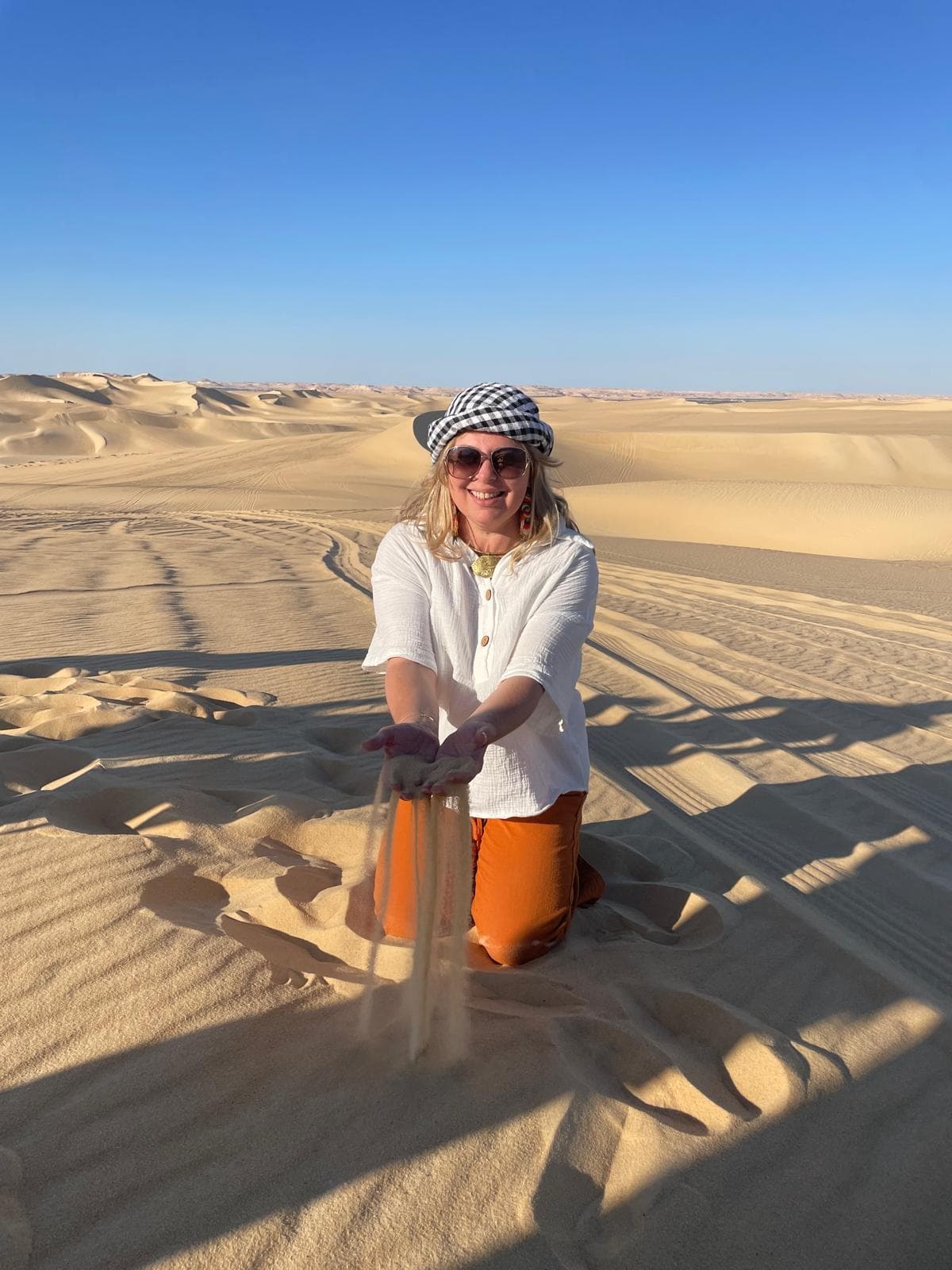 Sophie Godineau dans le désert égyptien